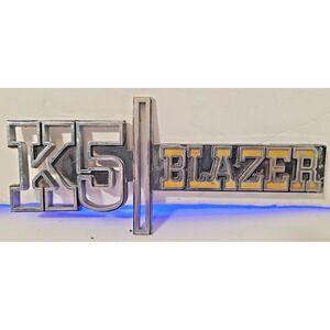 CHEVRLOET BLAZER K5 CIRCA 1970's FRONT FENDER EMBLEM 6271460